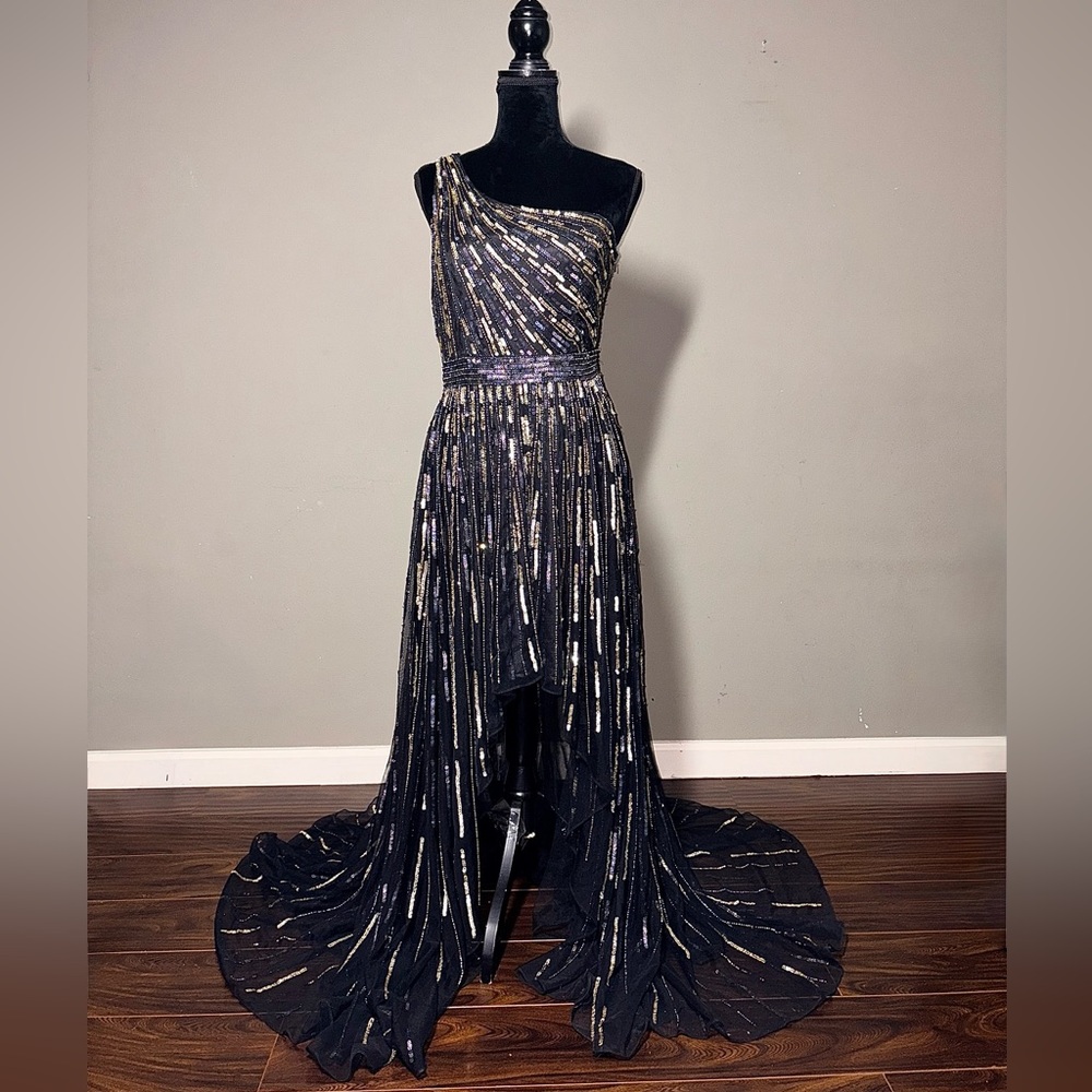 Mac Duggal Black and Gold One-Shoulder High-Low Evening Gown - Picture 4 of 16